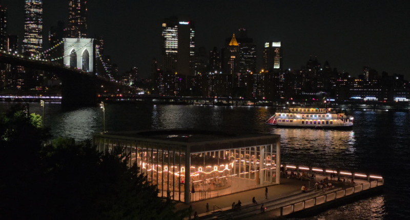 使用三星Galaxy Z Fold7拍摄的布鲁克林大桥与曼哈顿天际线夜景视频