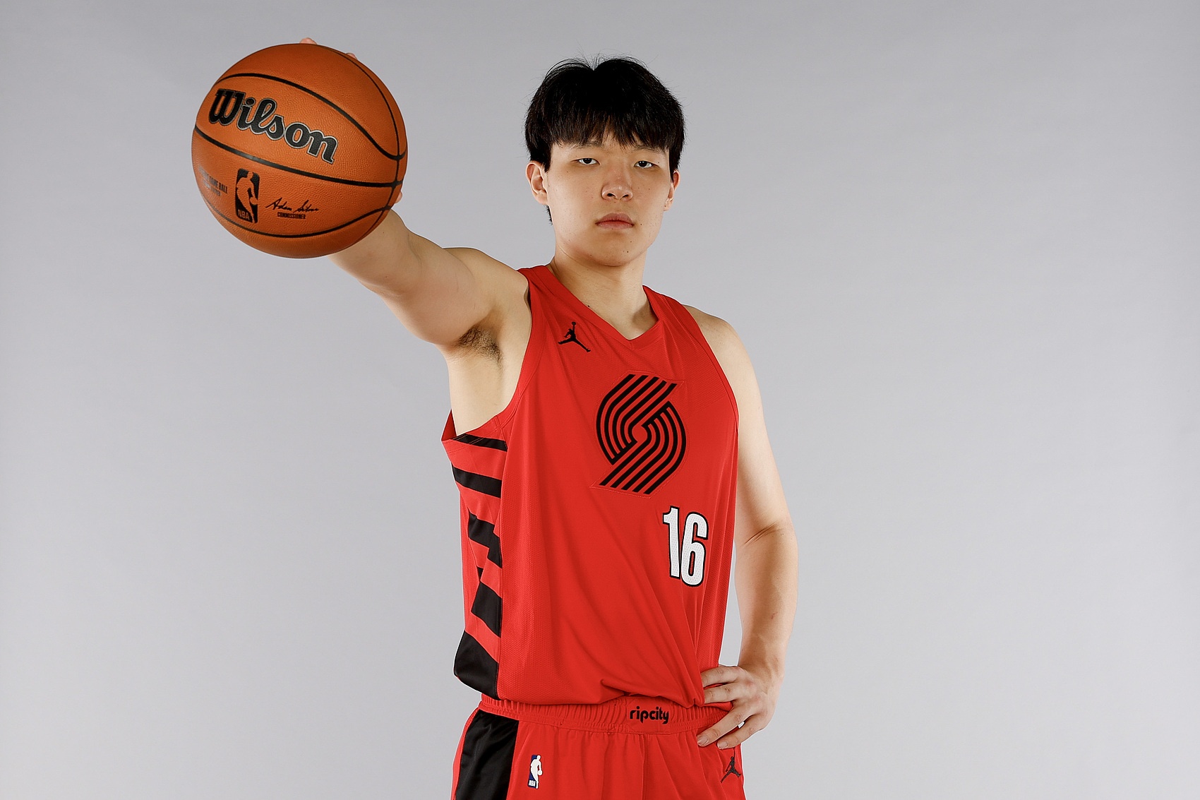 媒体人:在眼前与未来之间篮协选择了后者 杨瀚森需尽早过语言关