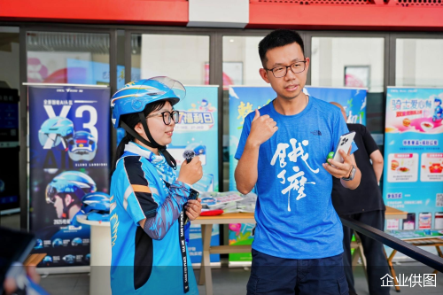 饿了么重庆蓝骑士廖泽萌分享对智能头盔的使用体验