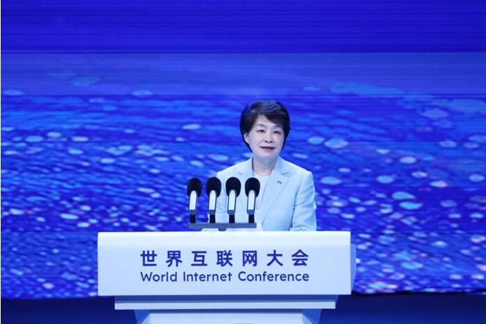 中兴通讯董事长方榕：AI普惠、绿色低碳，共绘数字丝路新蓝图