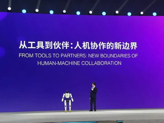 业界首个，智元机器人稚晖君发布“灵渠 OS”开源计划