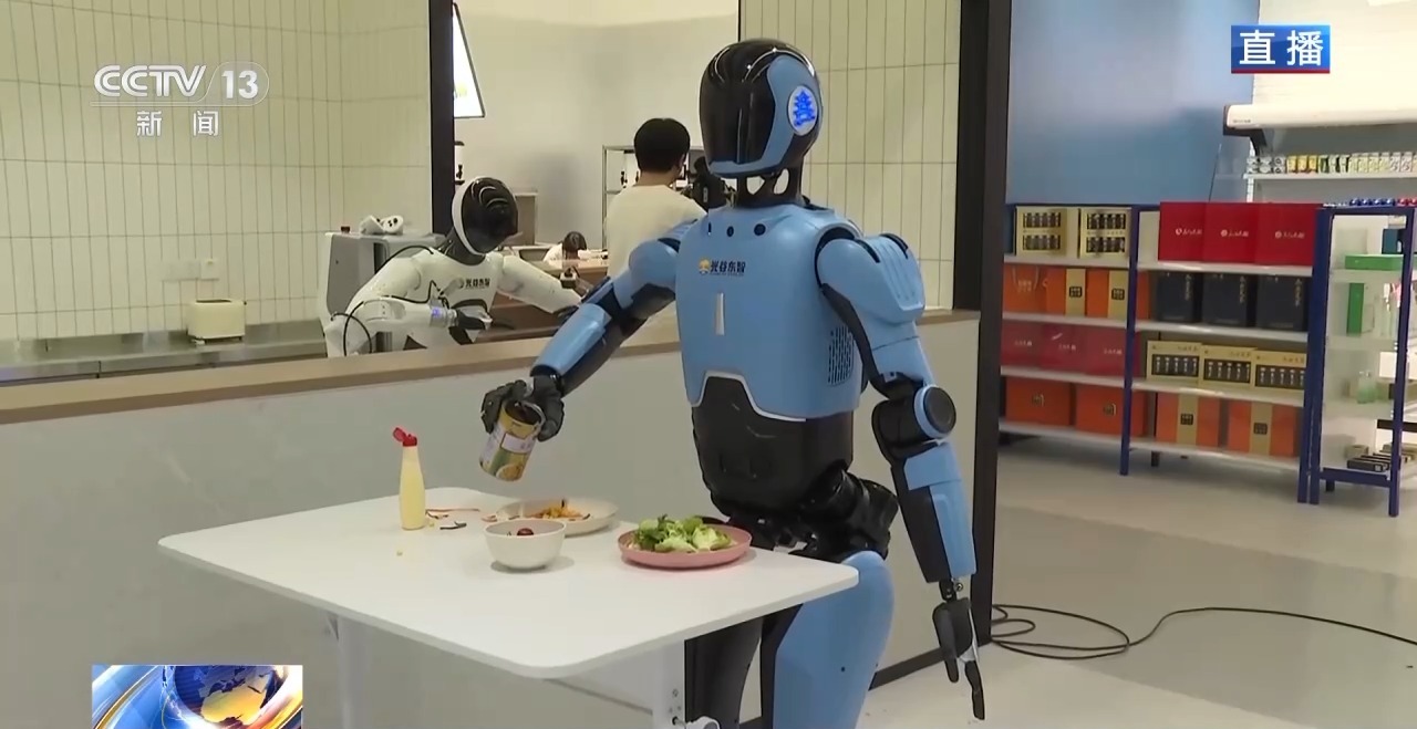 拌沙拉、做奶茶，光谷东智通用人形机器人“光子”亮相