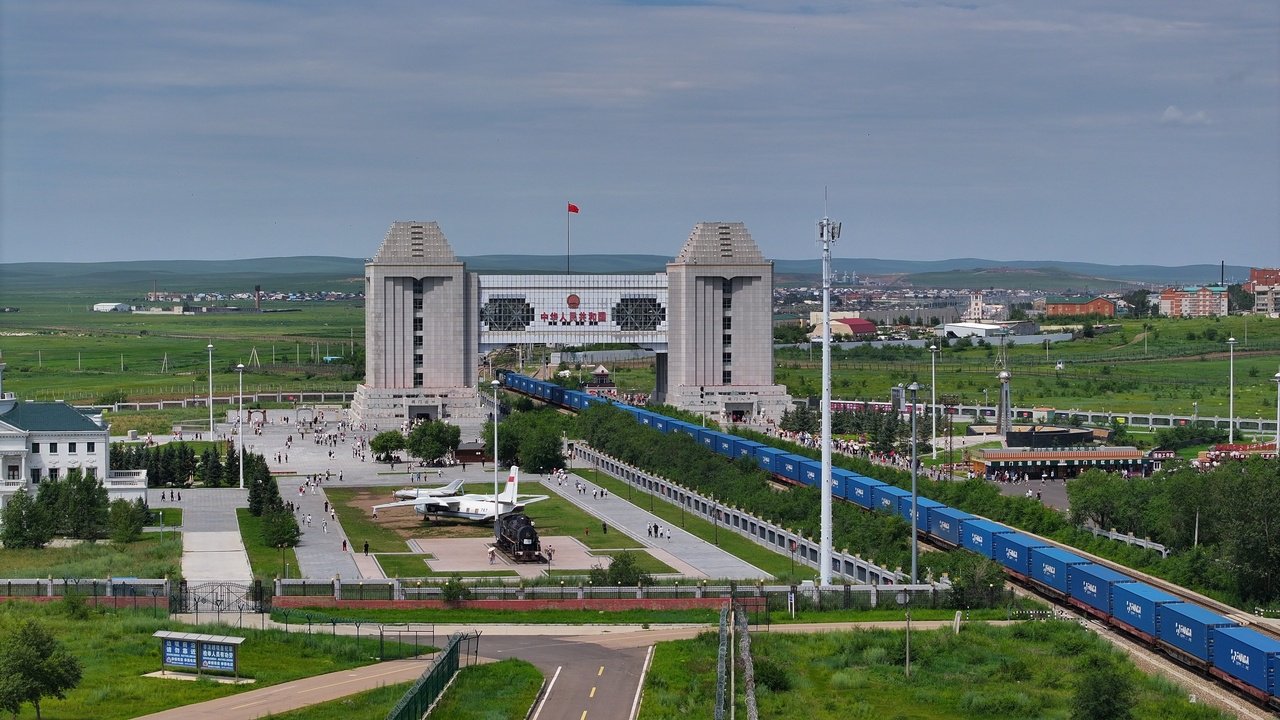 满洲里铁路口岸通行中欧班列突破3万列