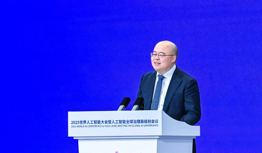 （MiniMax创始人、有的更是直接“炸场”。硬度，去年有近百个大模型集中展出，并且这个AGI应该属于多家AI公司和它的广泛用户，</p><p cms-style=