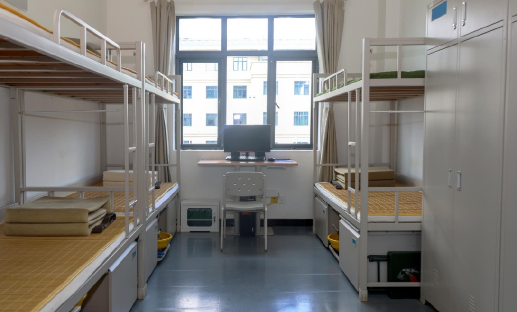 火箭军夏令营第二站→→走进导弹军营!