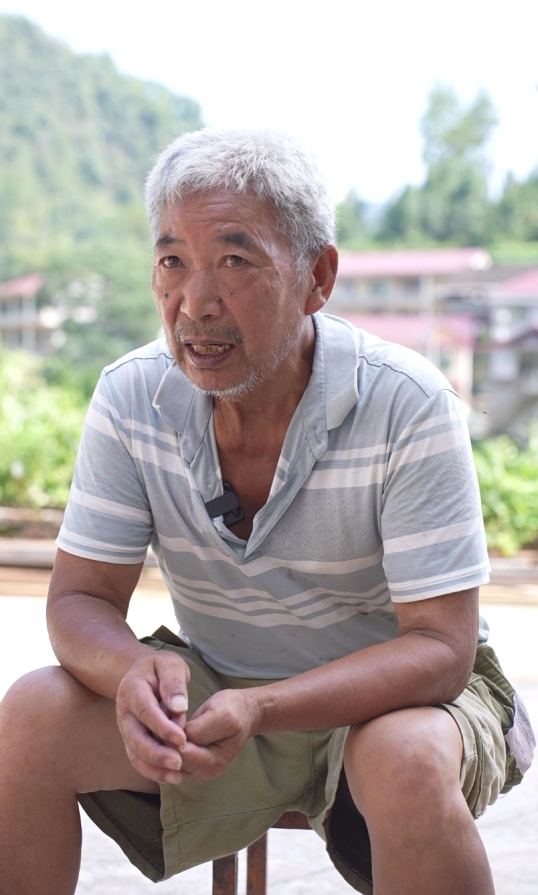 尹克勤在接受采访。记者 周翼 摄