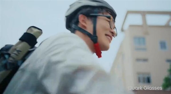 夸克AI眼镜支持高德地图：直接把路线“投”在眼前