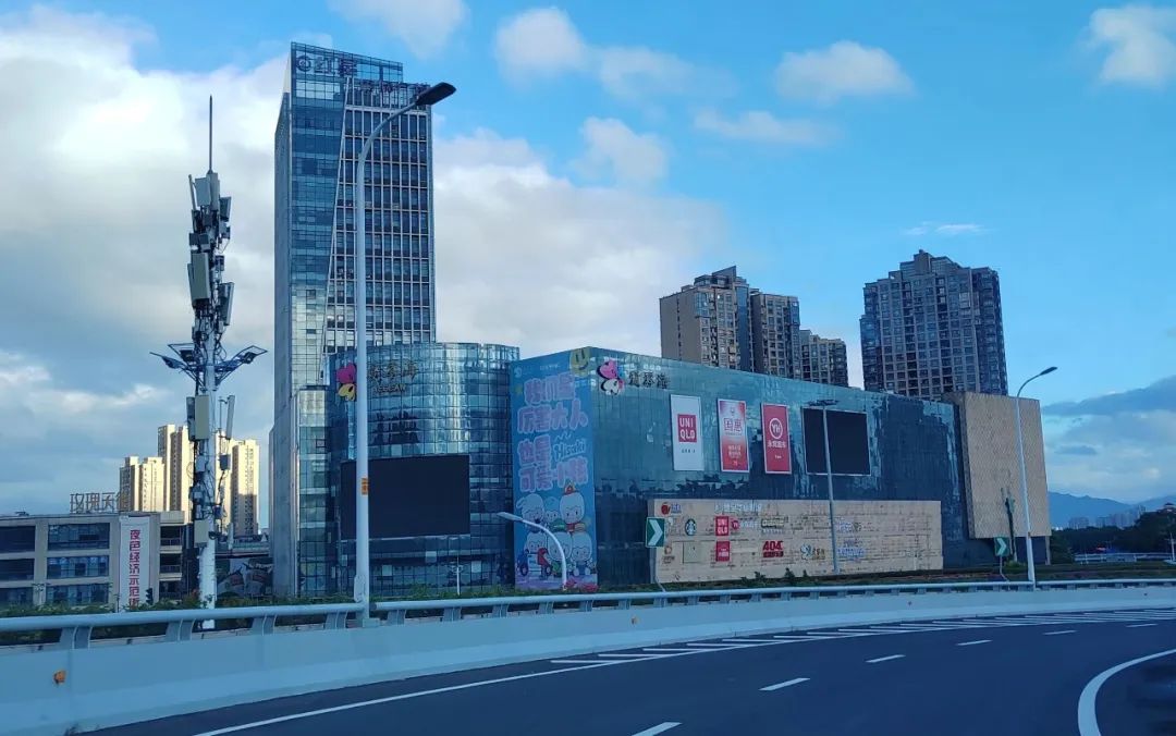 据报道,福州爱琴海开业于2015年9月,原名爱琴海购物公园,2023年更名为