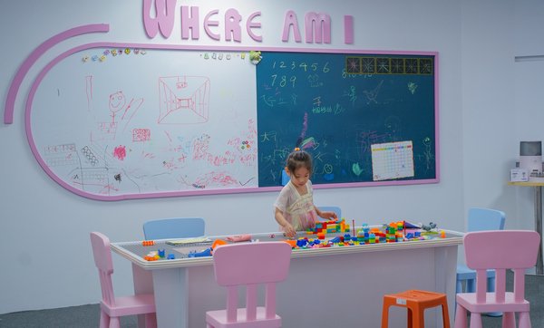 南京庐山路旗舰服务厅内的儿童信号乐园