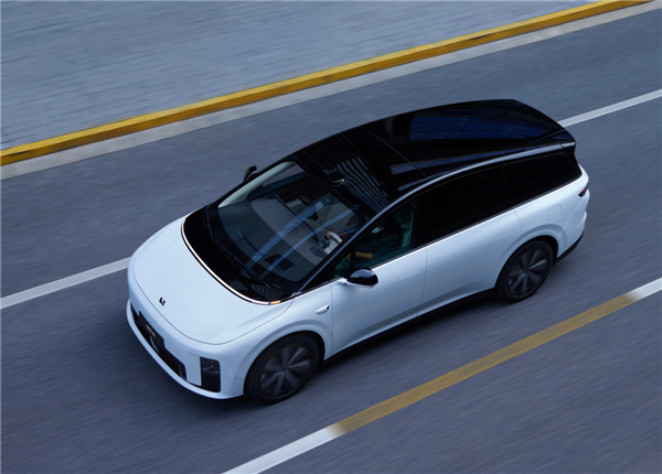 买车送司机！理想i8全球首搭VLA司机大模型：老车主也能用