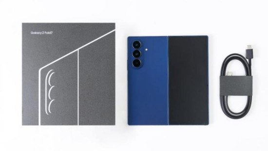 三星Galaxy Z Fold7包装内的标配物品