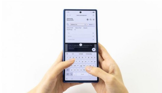 三星Galaxy Z Fold7采用更大尺寸外屏,<strong></strong>让折叠态下的打字操作更加轻松便捷。在浏览网页时,用户还可以随时借助Galaxy AI查询信息,且无需中断当前内容浏览,从而保持专注度。</p><p cms-style=