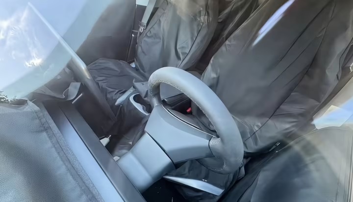 ▲Model Y 廉价版内饰谍照