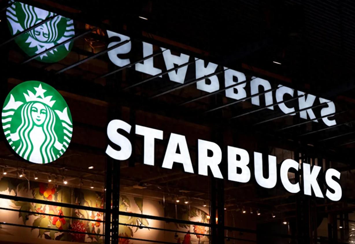 星巴克单季营收95亿美元：美国同店销售额连续第六个季度下滑