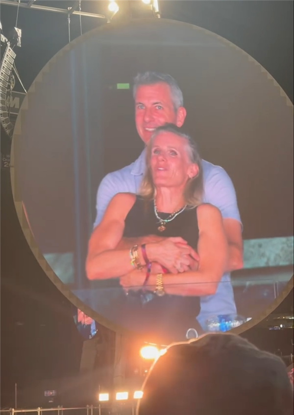 演唱会出轨事件男主起诉Coldplay乐队：永久性地损害了他的私生活