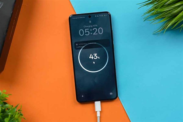 真我GT8 Pro参数出炉：骁龙8 Elite 2+2K直屏 冲击高端市场