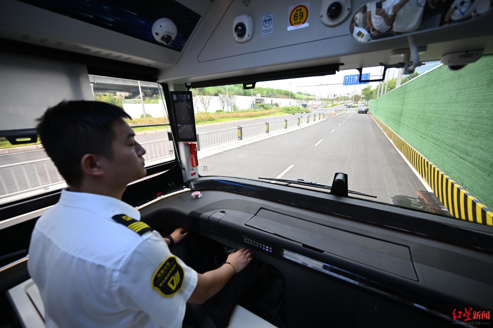 自动驾驶公交安全员