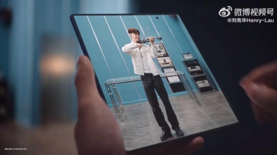  超薄折叠，轻盈掌控未来