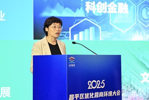 　　图为北京市昌平区投资促进服务中心党组书记、主任刘一红详细介绍了昌平区招商项目及产业政策