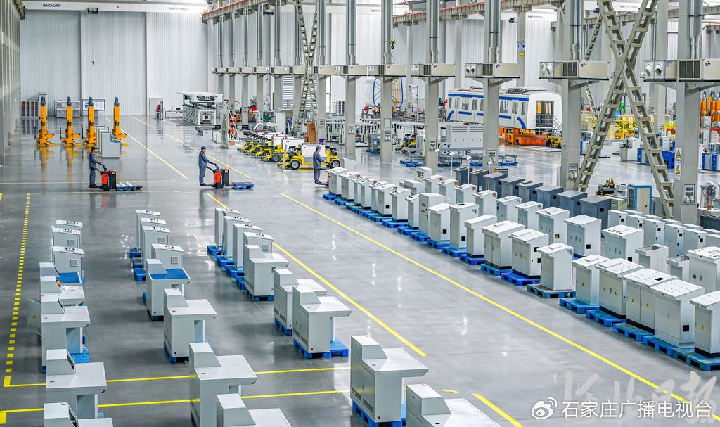 近日，唐山百川机器人共享制造工厂车间。河北日报记者赵杰摄