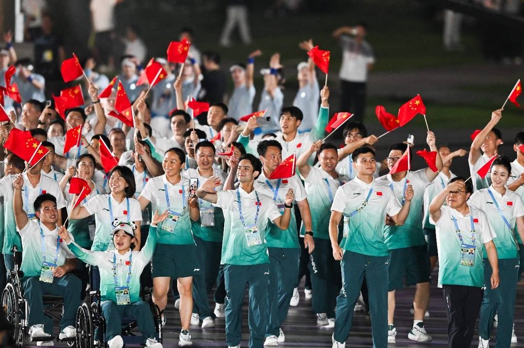 中国体育代表团亮相