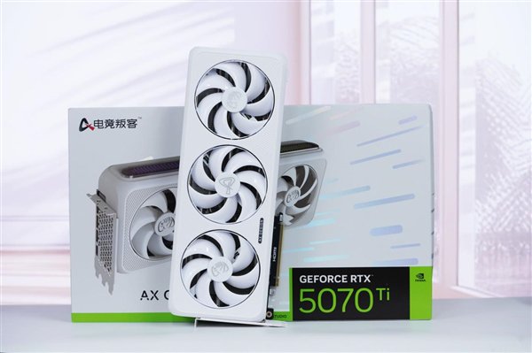 纯白美学的巅峰之作！电竞判客RTX 5070Ti X3W MAX图赏