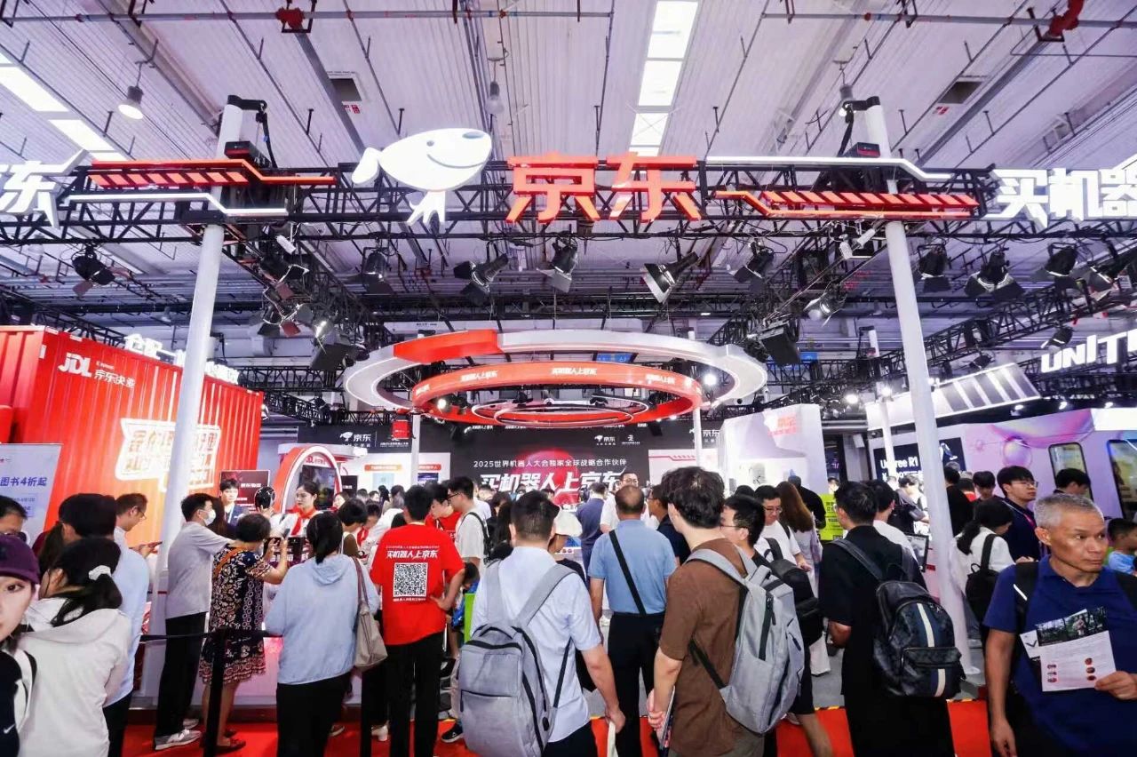 京东宣布将在智能机器人领域投入超百亿资源，旗下JoyInside 已吸引数十家头部品牌接入