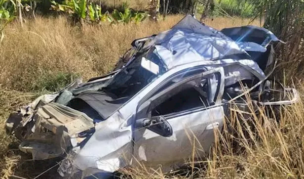 巴西情侣开车去悬崖边亲热：因动作太大致车辆失控双双坠亡