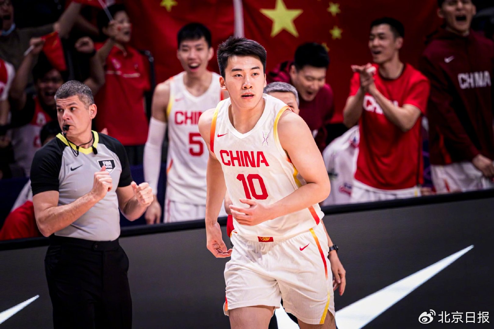 三战三胜小组第一 中国男篮晋级亚洲杯八强