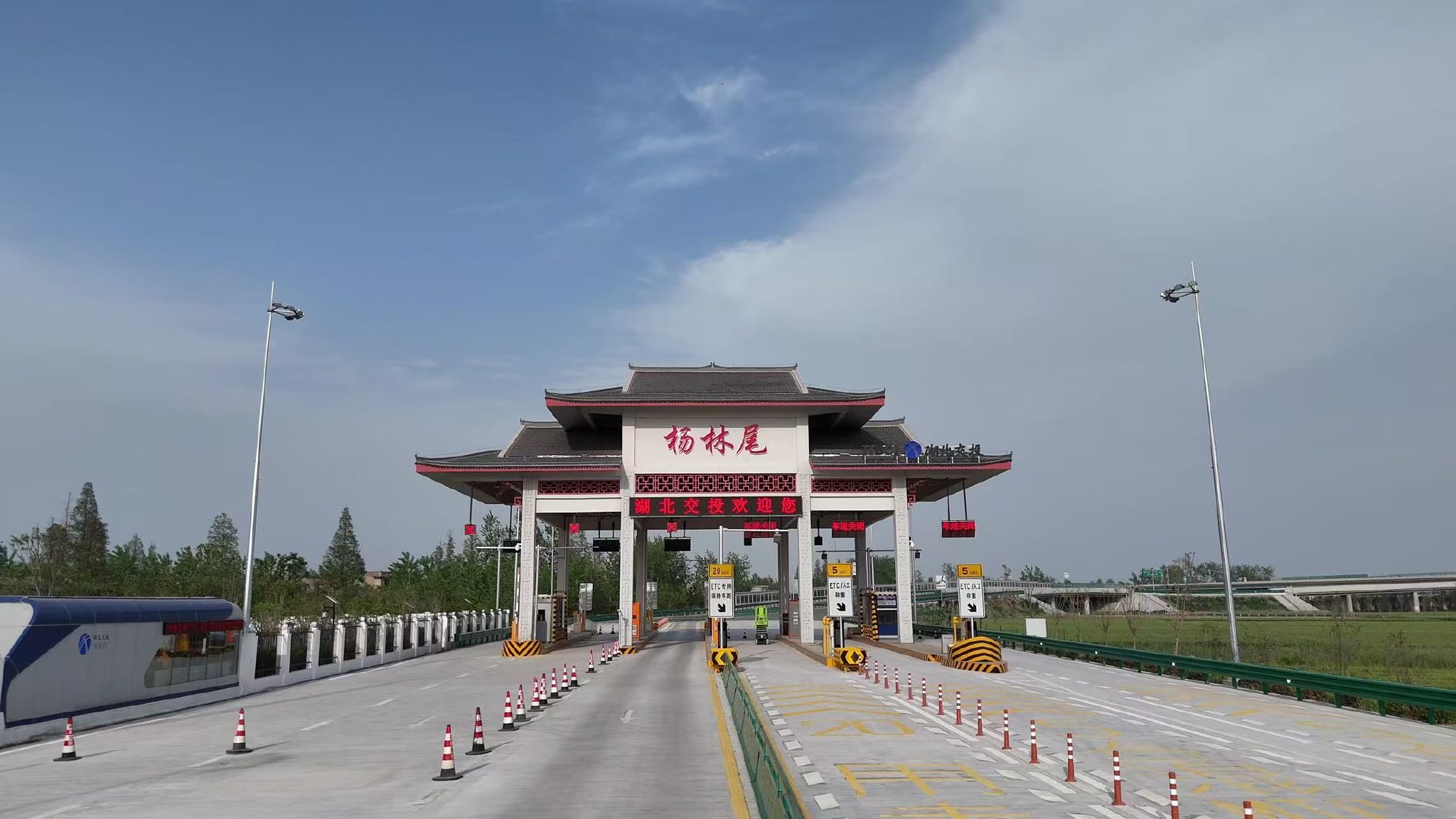 武汉至松滋高速公路仙桃至洪湖段正式通车运营