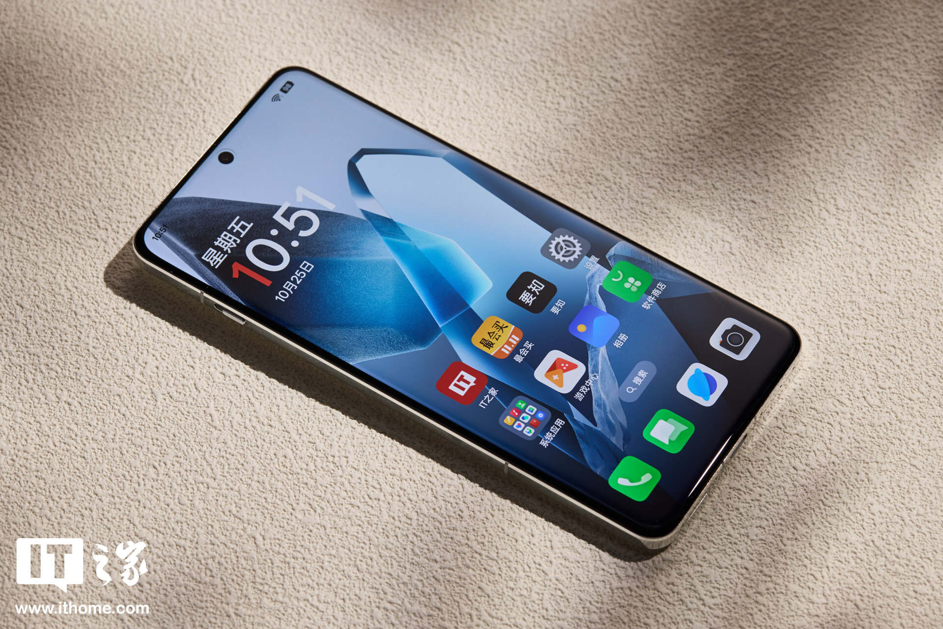 ▲ IT之家开箱：一加 13「白露晨曦」实拍图赏