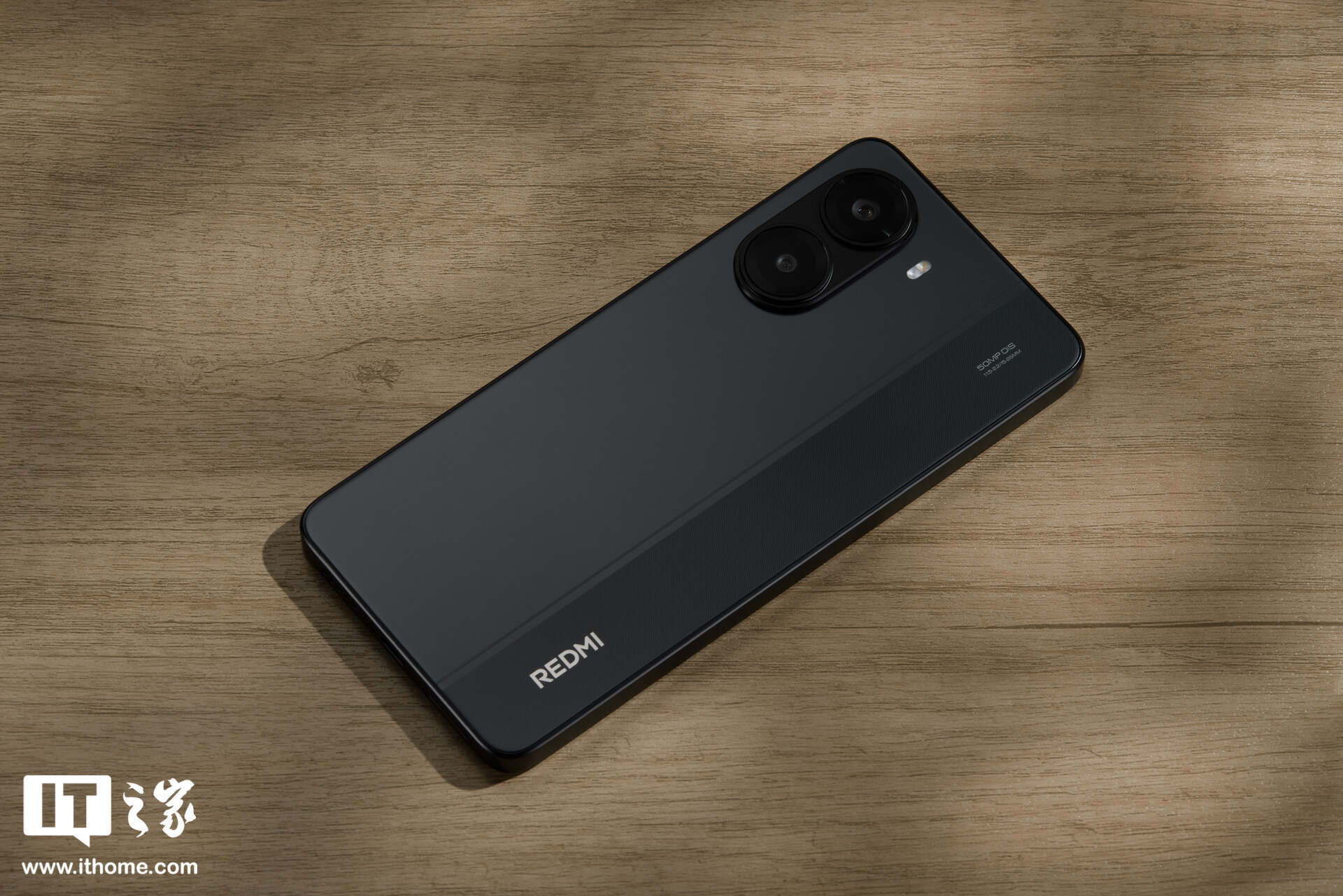 ▲ IT之家实拍：REDMI Turbo 4 手机，下同