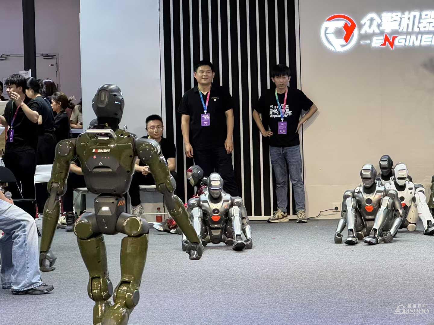 别盯数据了！宇树王兴兴：模型才是机器人真瓶颈