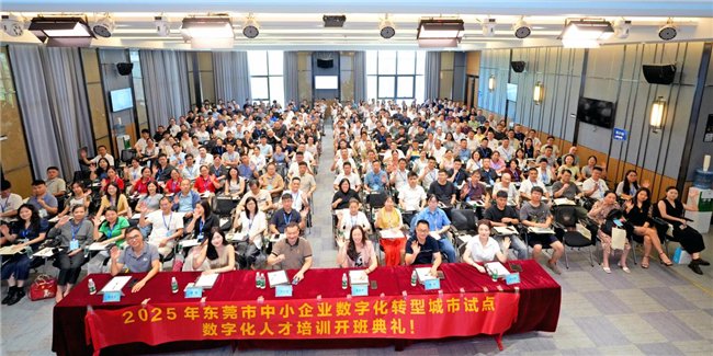 　　转型誓言全景 | 政企学三方共举转型旗帜，彰显“为国家试点验收百日冲刺”决心