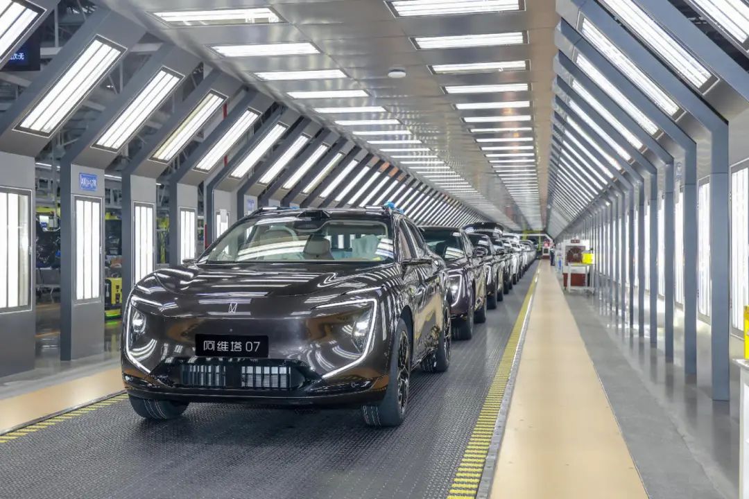 ▲第7万辆阿维塔07下线。（企业供图）