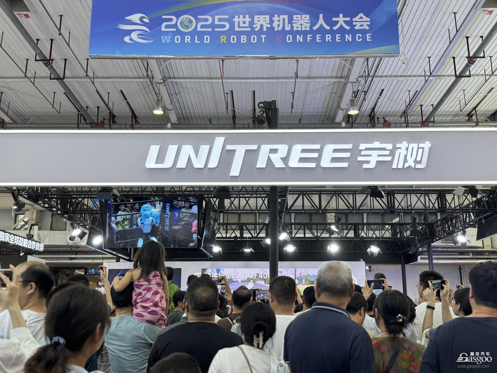 别盯数据了！宇树王兴兴：模型才是机器人真瓶颈