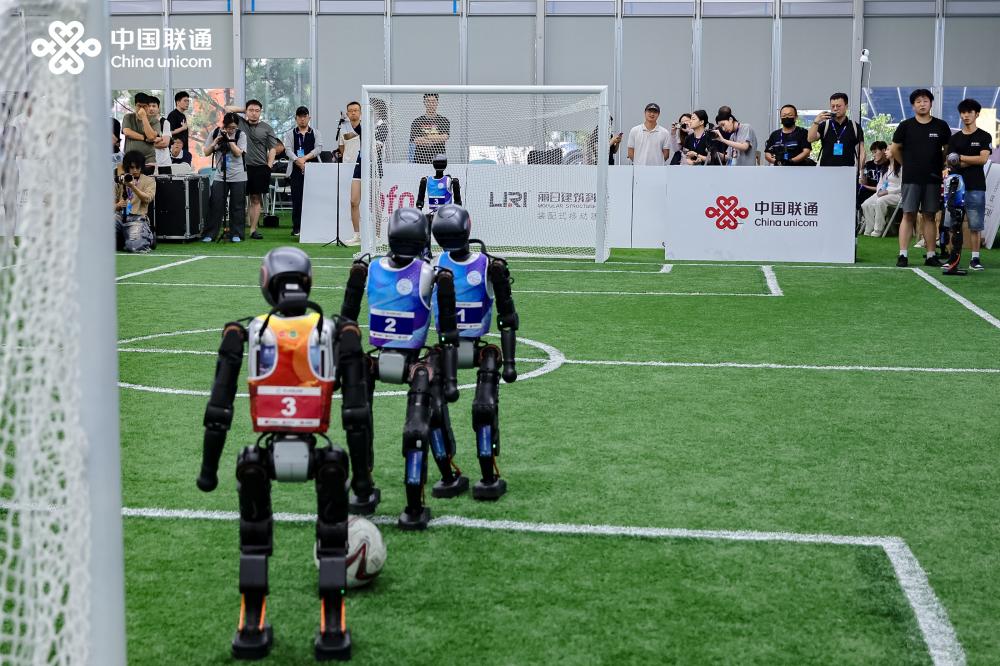 人形机器人足球测试赛现场