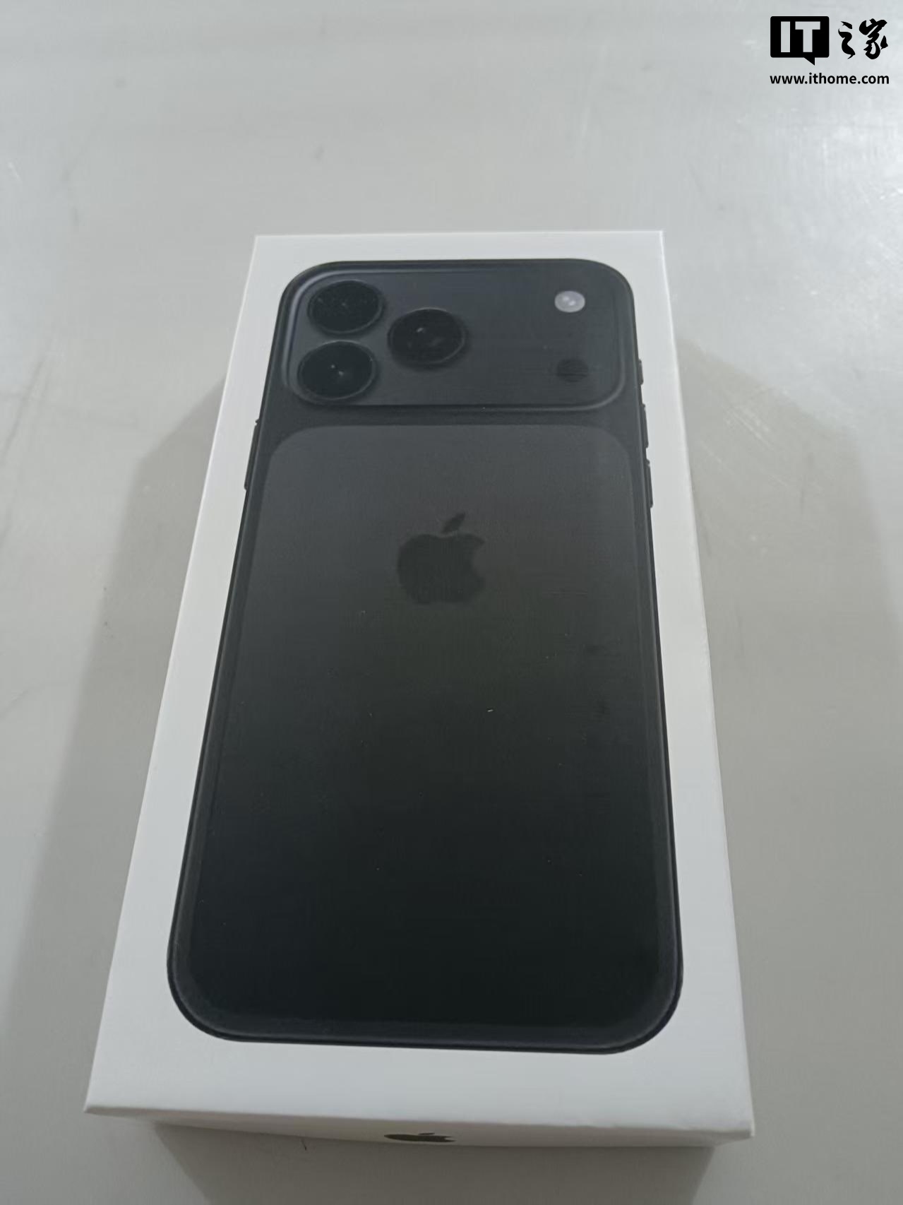 山寨 iPhone 17 Pro 现身：运行安卓系统，界面模仿苹果 iOS