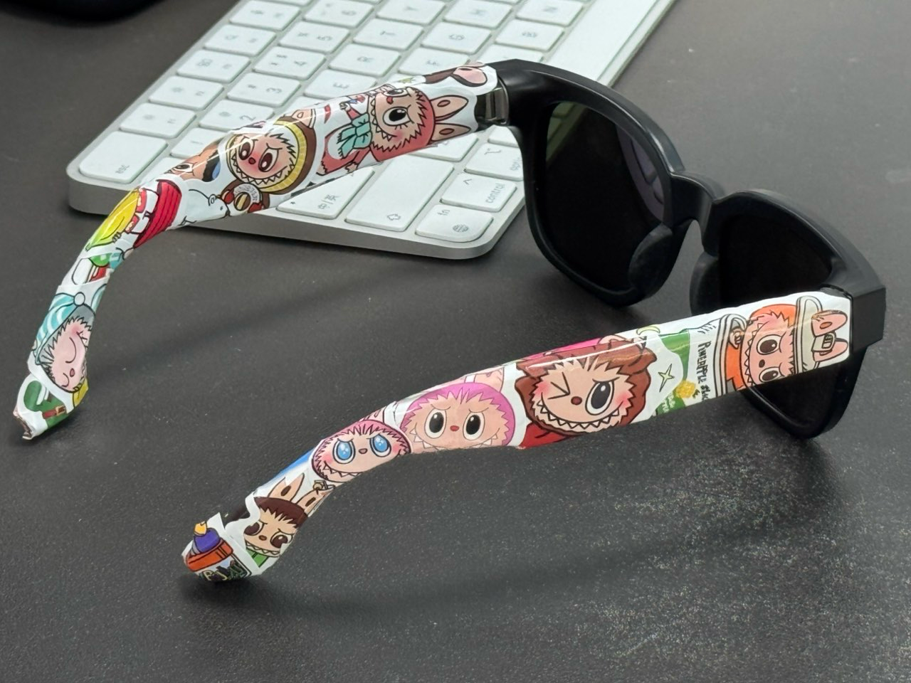 DPVRAI智能眼镜真机实拍图(忽略拉布布贴纸)