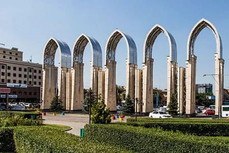 谋篇中亚，共筑绿色丝路，盾安中央空调亮相CBEE中国商品国际贸易博览会（越早知道越好）盾安中央空调属于几线品牌，