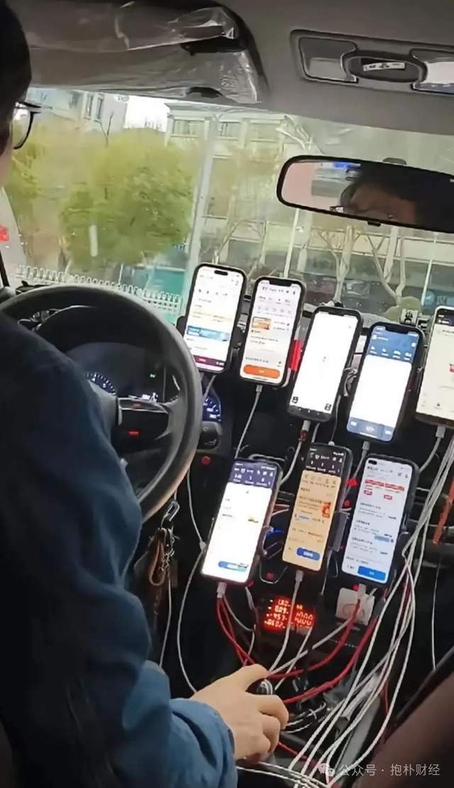 ▲有网约车司机准备多部手机在各个平台接业务