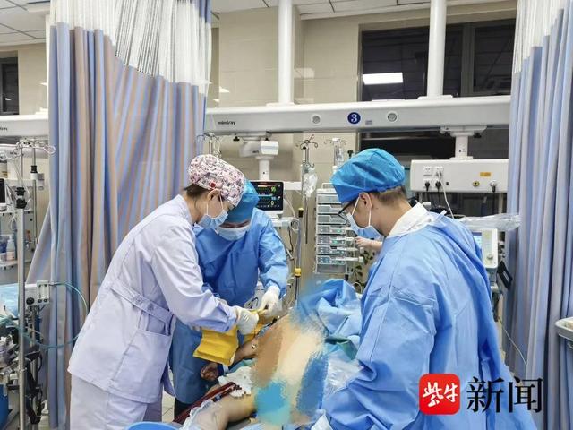 从球场到抢救室:一场与死神争夺时间的战役打响……|ECMO_新浪财经_新浪网