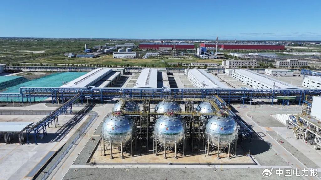 ▲图为全球最大单体绿氨项目——国家电投吉电股份大安风光制绿氢合成氨一体化示范项目。