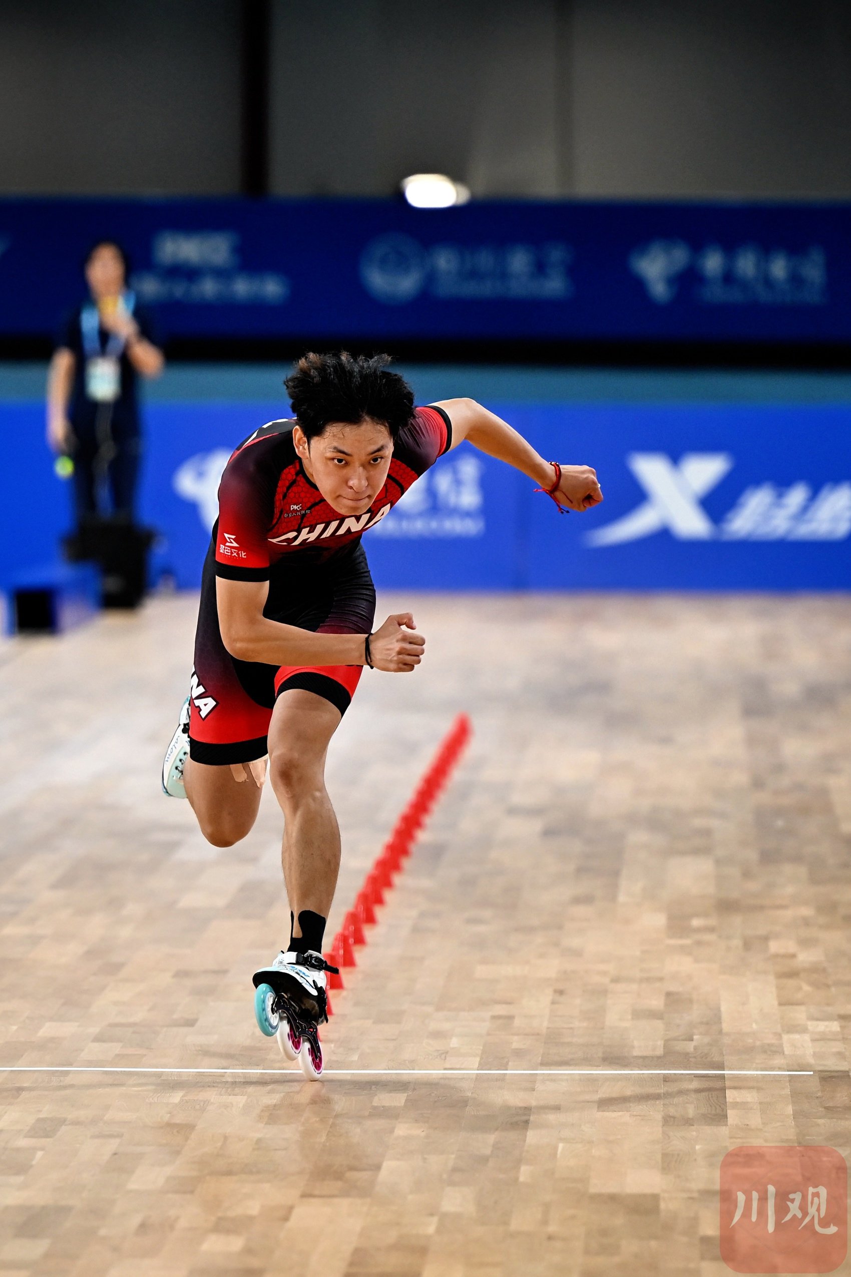 桂冠中国选手温晶晶获得自由式轮滑比赛女子组铜牌中国轮滑运动员张颢