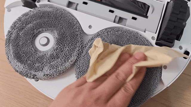 就像上面这张图展示的，烘干完成后用纸巾去擦拖布，纸巾完全不会被打湿，干爽程度一目了然。