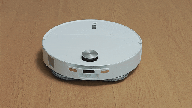 底盘升降 2.0 演示，可以看到就像是汽车的空气悬架，万向轮、动力轮都可以不同角度的升降