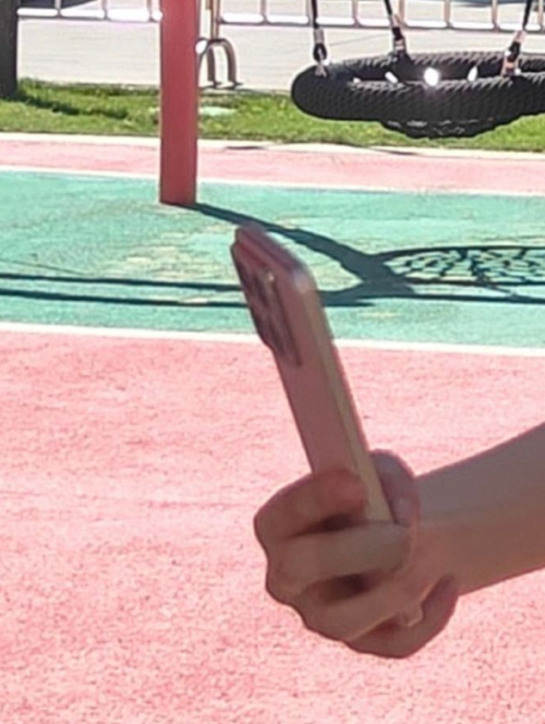 非常明显的方形镜头模组