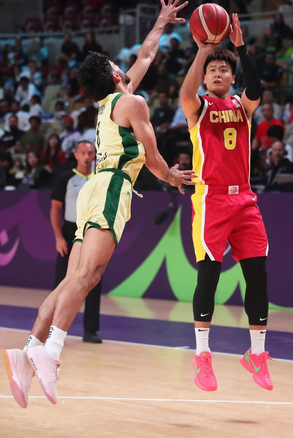 在比赛中.新华社记者 王东震 摄