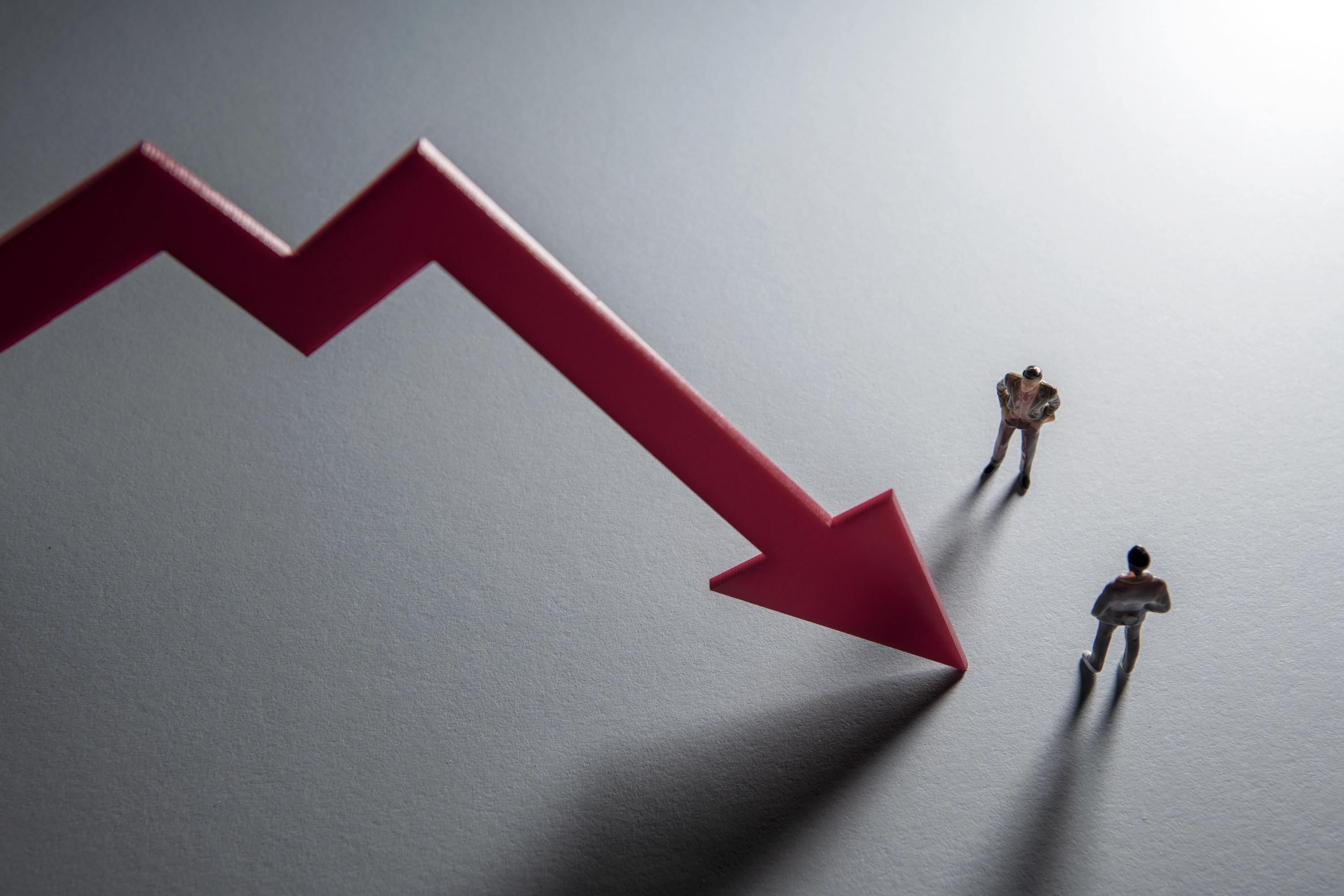 俞敏洪惊魂一日：东方甄选一天市值蒸发近百亿港元，公司连发辟谣声明