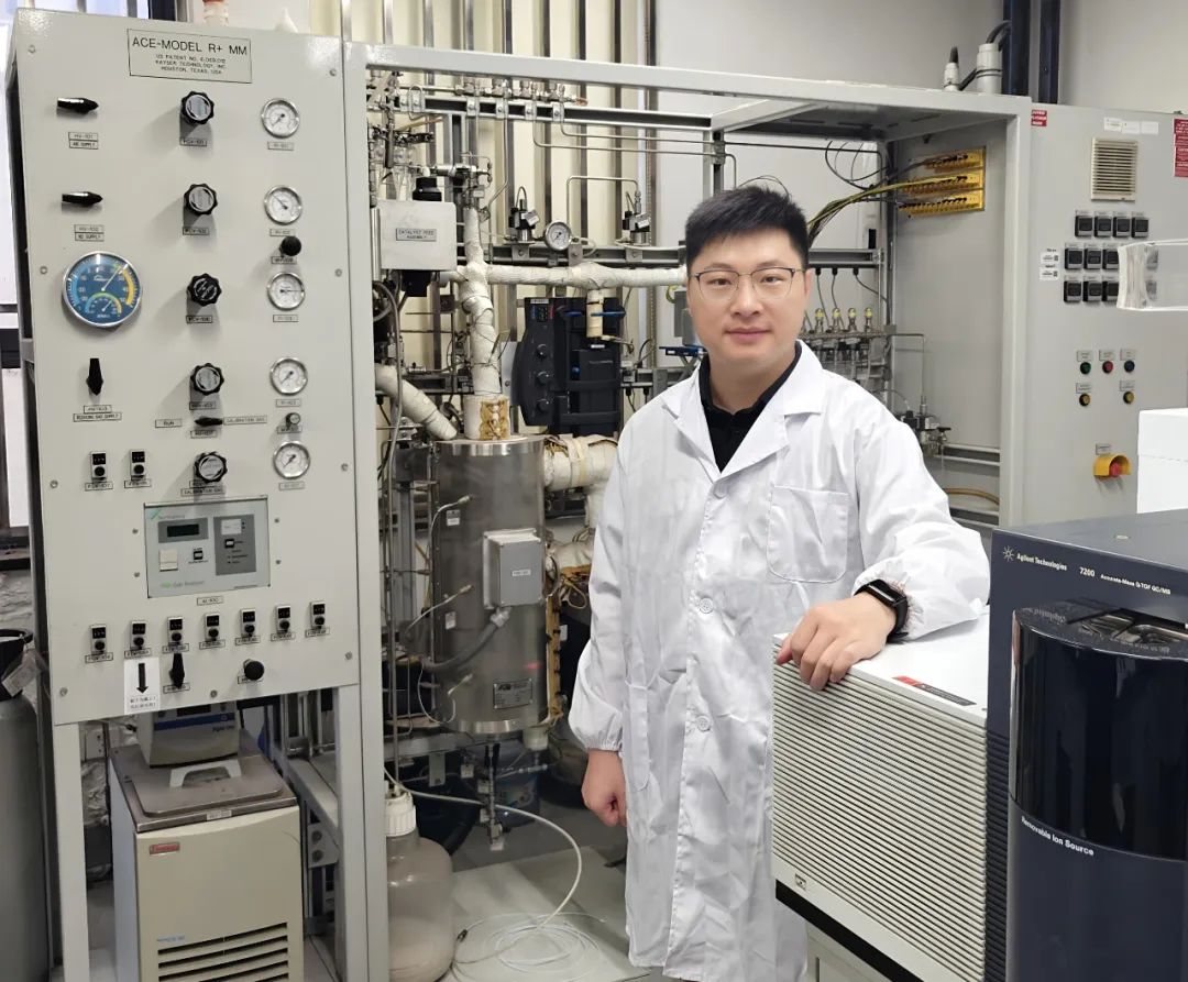 华东师范大学化学与分子工程学院全重实验室张伟研究员